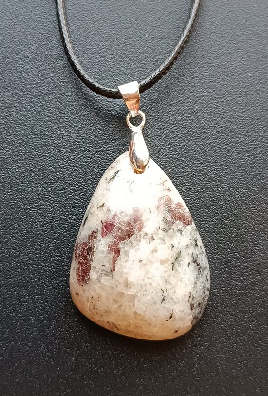 Burtnieku akmens kulons