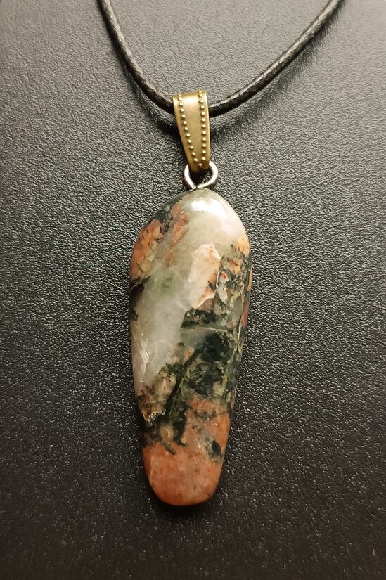 Burtnieku akmens kulons