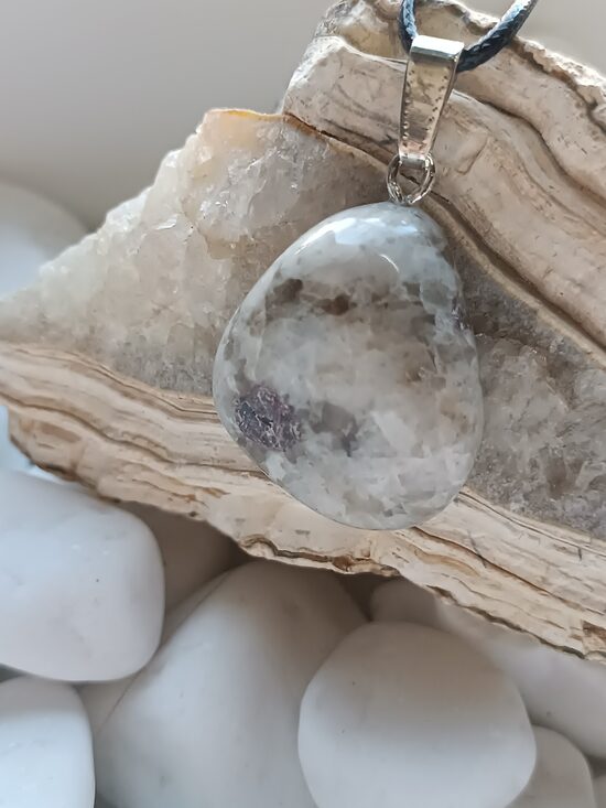 Burtnieku akmens kulons(30 x 27 mm)