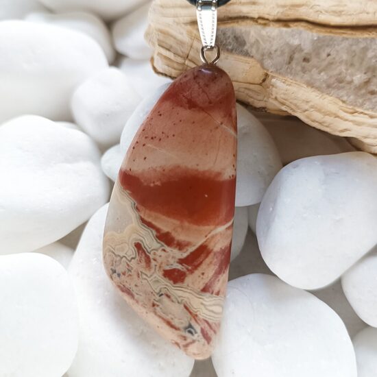 Sarkanās jašmas kulons