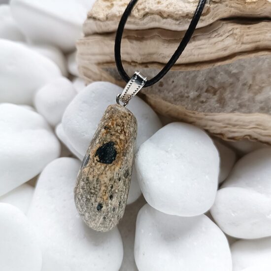 Burtnieku akmens kulons