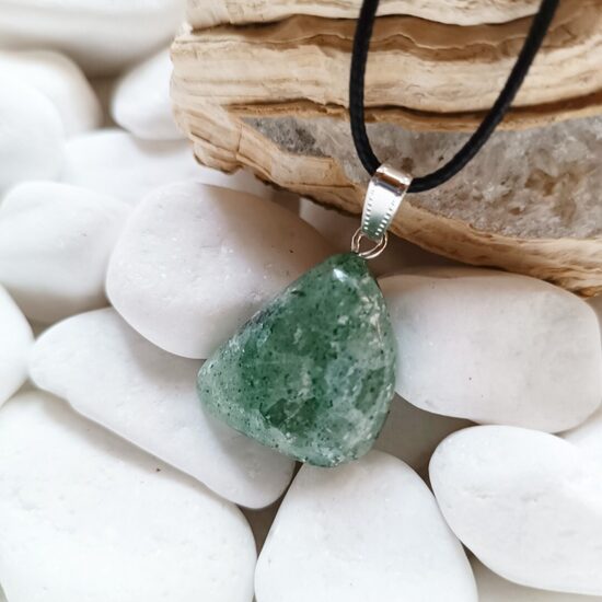 Zaļais aventurīna kulons