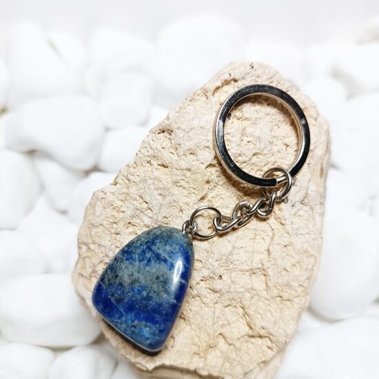 Lazurīta atslēgu piekariņš.