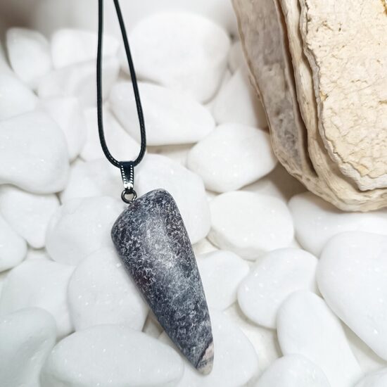 Vīnogu ahata kulons